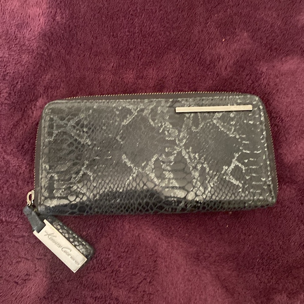 Kenneth Cole Wallet - Picture 2 of 6